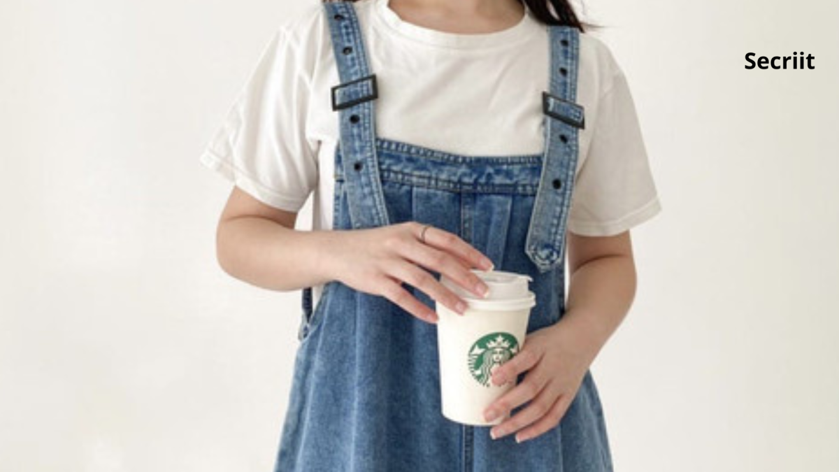 Overall Denim Gaya Kasual yang Bikin Kelihatan Playful